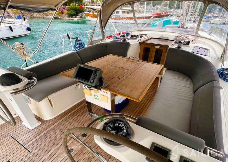 Bavaria 45 Cruiser - Yacht Charter Sailica