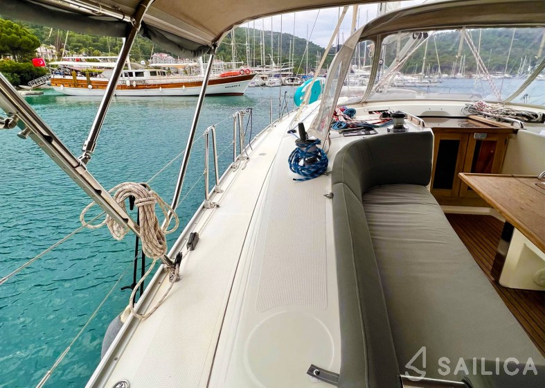 Bavaria 45 Cruiser - Yacht Charter Sailica