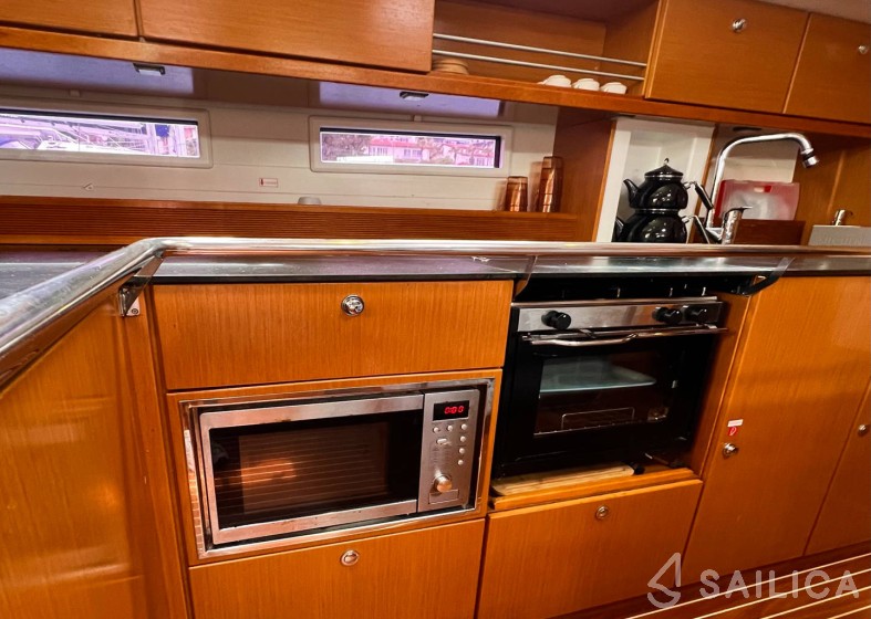 Bavaria 45 Cruiser - Yacht Charter Sailica