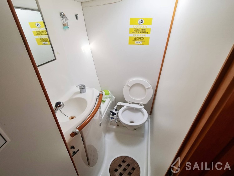 Lagoon 410 S2 - Yacht Charter Sailica