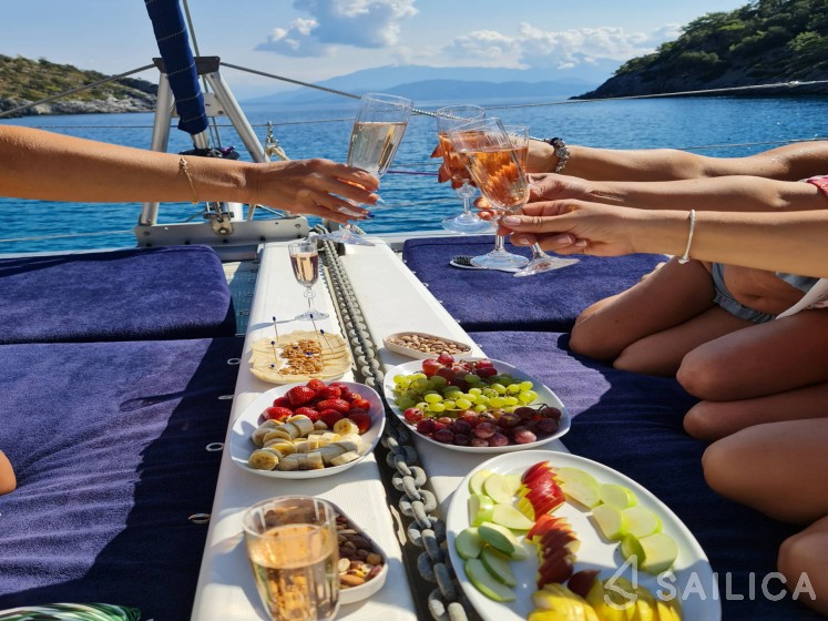 Lagoon 410 S2 - Yacht Charter Sailica