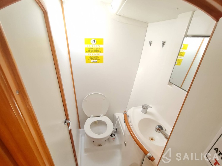 Lagoon 410 S2 - Yacht Charter Sailica