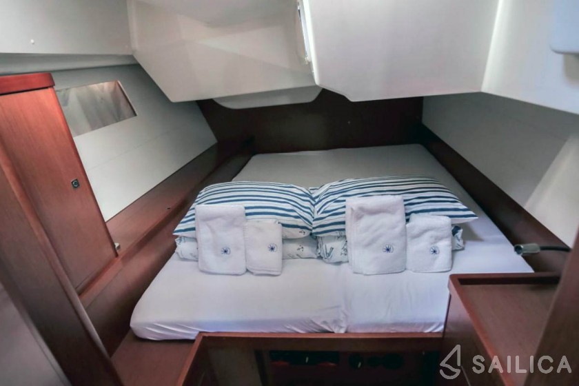 Oceanis 48 - Yacht Charter Sailica