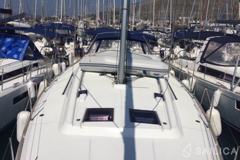 Oceanis 48 - Yacht Charter Sailica