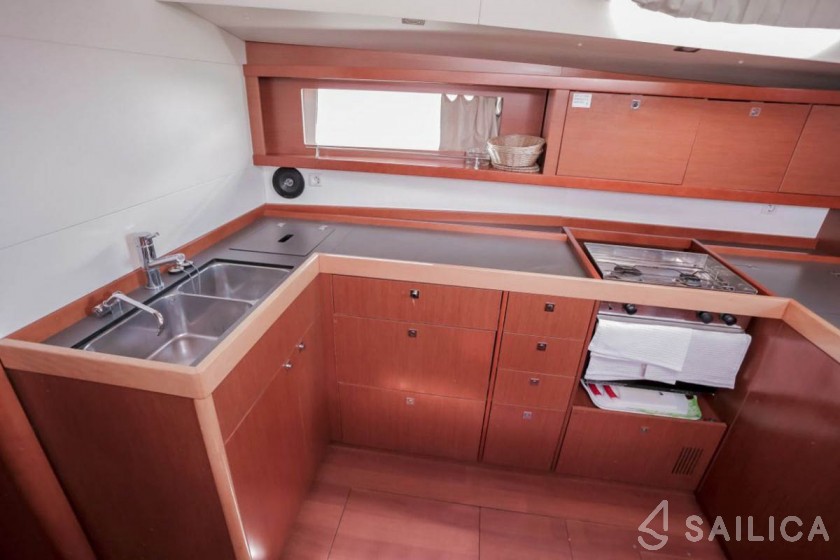 Oceanis 48 - Yacht Charter Sailica