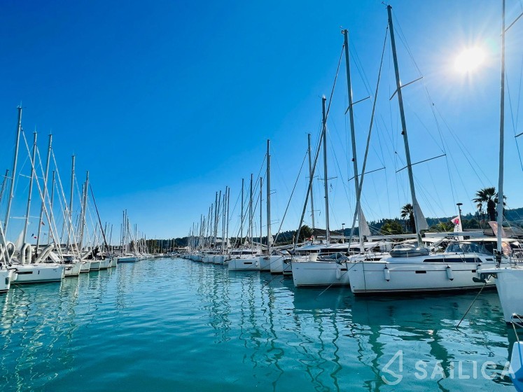 Sun Odyssey 35 - Yacht Charter Sailica