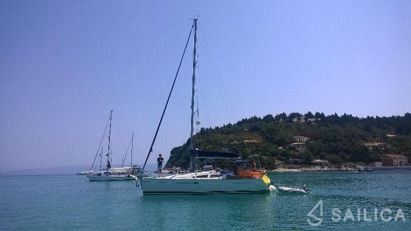 Sun Odyssey 35 - Yacht Charter Sailica