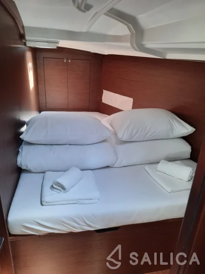 Oceanis 40.1 - Yacht Charter Sailica