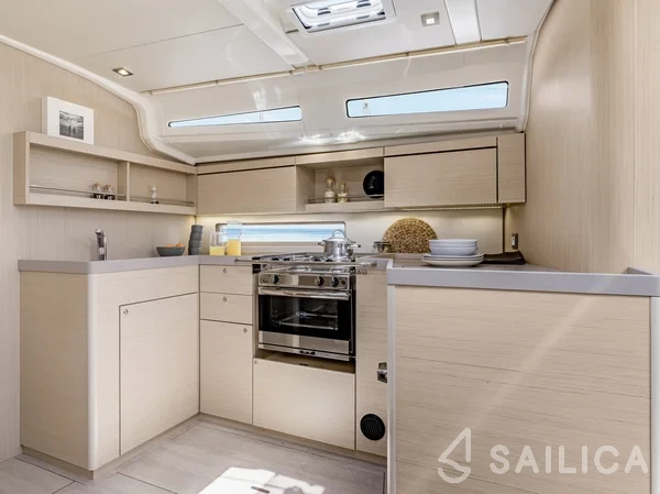 Oceanis 40.1 - Yacht Charter Sailica