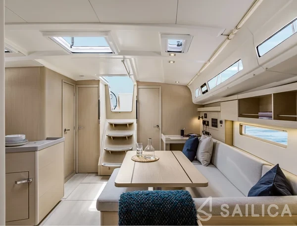 Oceanis 40.1 - Yacht Charter Sailica