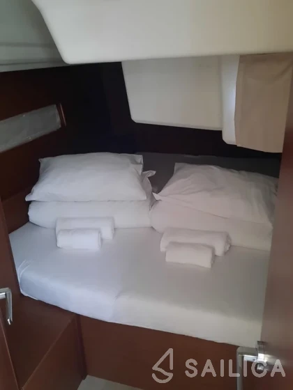 Oceanis 40.1 - Yacht Charter Sailica