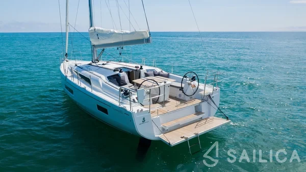 Oceanis 40.1 - Yacht Charter Sailica