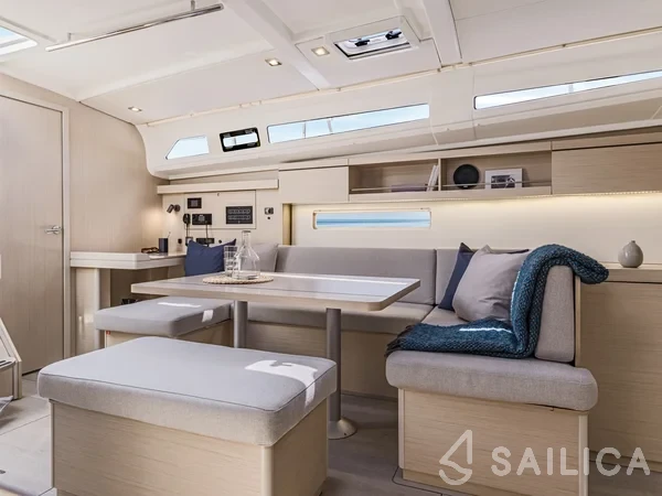 Oceanis 40.1 - Yacht Charter Sailica