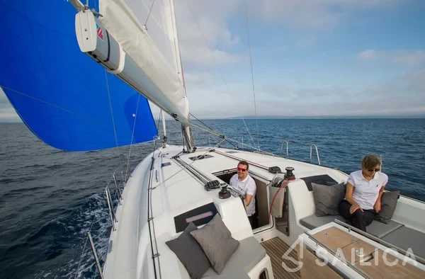 Oceanis 40.1 - Yacht Charter Sailica