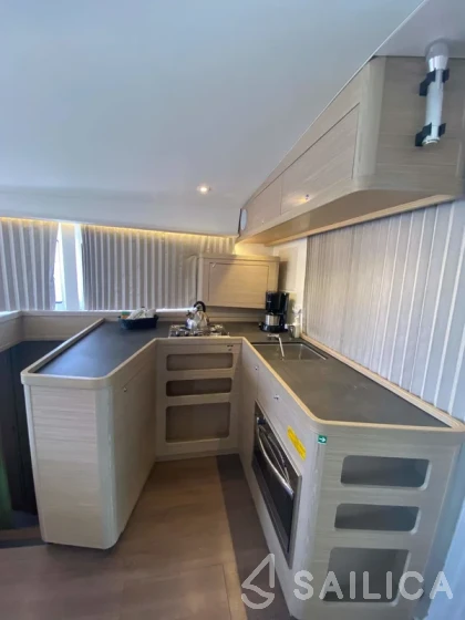 Lagoon 42 - Yacht Charter Sailica