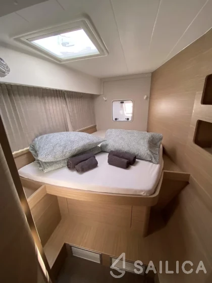 Lagoon 42 - Yacht Charter Sailica