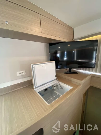 Lagoon 42 - Yacht Charter Sailica