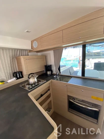 Lagoon 42 - Yacht Charter Sailica