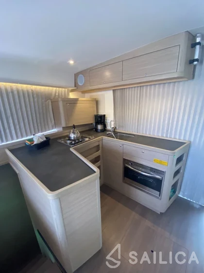 Lagoon 42 - Yacht Charter Sailica