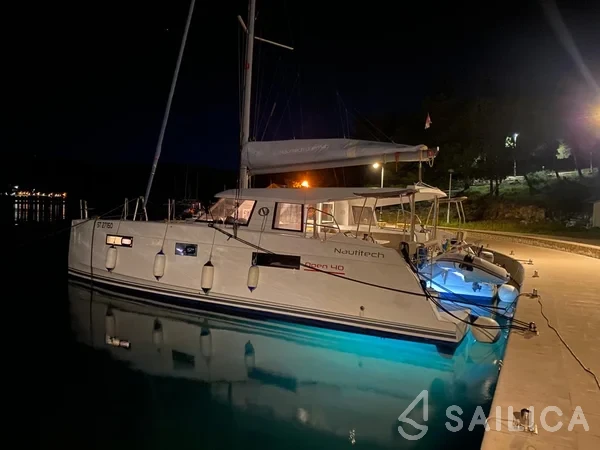Nautitech 40 open NEW - 4 + 2 cab. - Yacht Charter Sailica