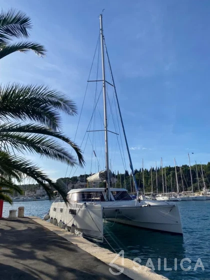 Nautitech 40 open NEW - 4 + 2 cab. - Yacht Charter Sailica