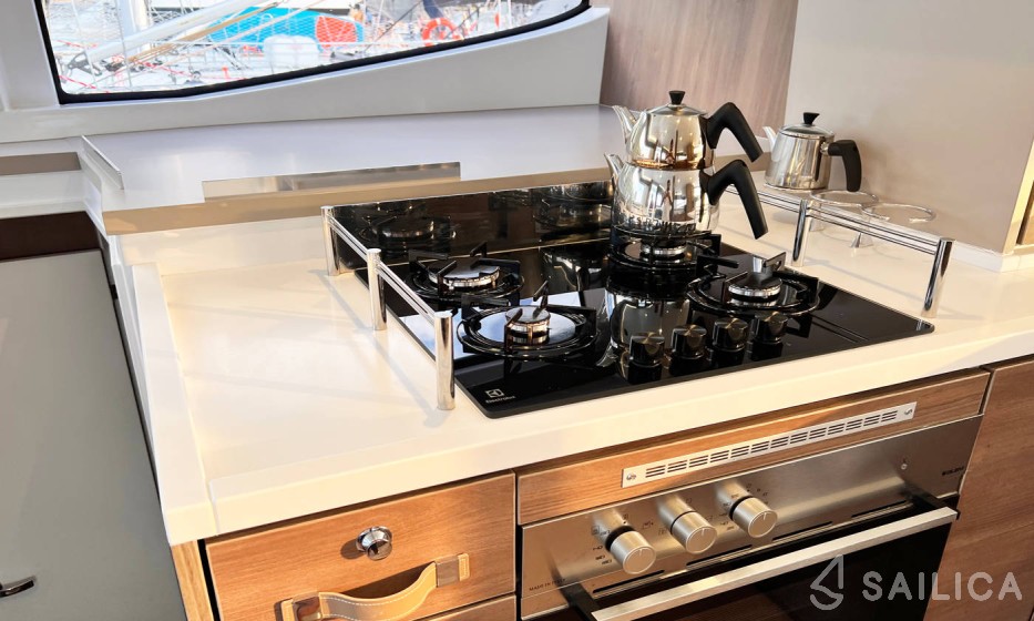 Bali 4.8  - Yacht Charter Sailica