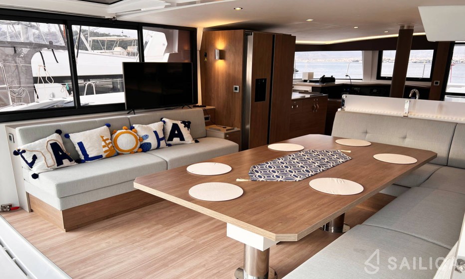 Bali 4.8  - Yacht Charter Sailica