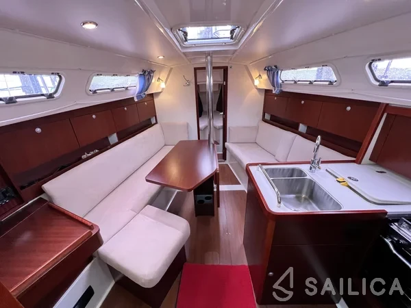 Hanse 320 - Yacht Charter Sailica