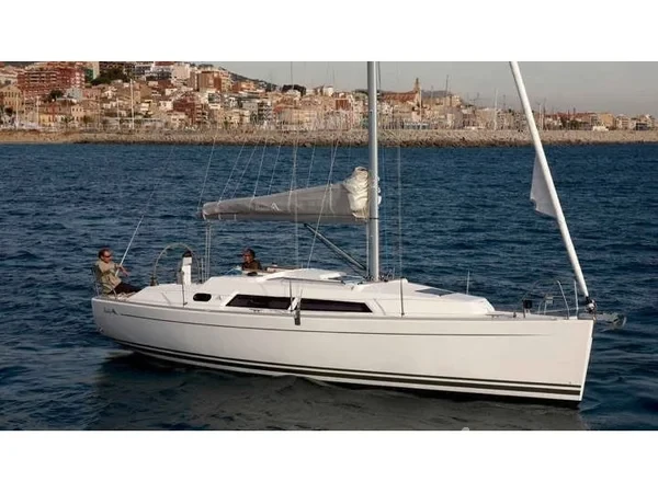 Hanse 320 - Yacht Charter Sailica