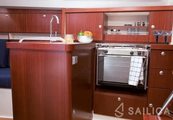 Hanse 320 - Yacht Charter Sailica