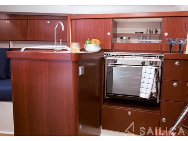 Hanse 320 - Yacht Charter Sailica