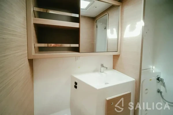 Lagoon 42 - Yacht Charter Sailica