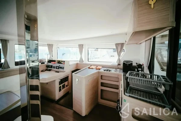 Lagoon 42 - Yacht Charter Sailica