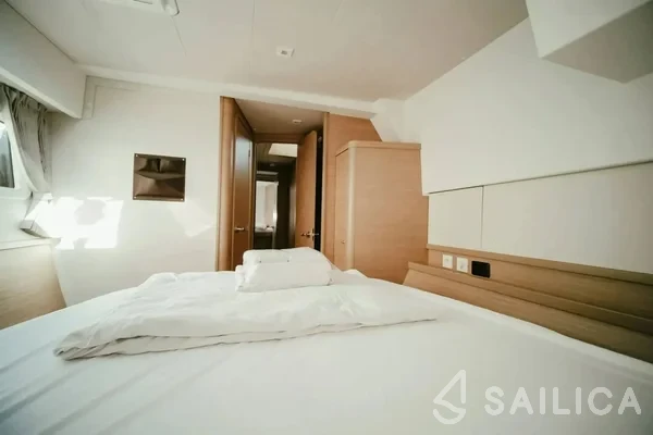 Lagoon 42 - Yacht Charter Sailica