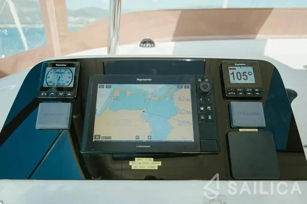 Lagoon 42 - Yacht Charter Sailica