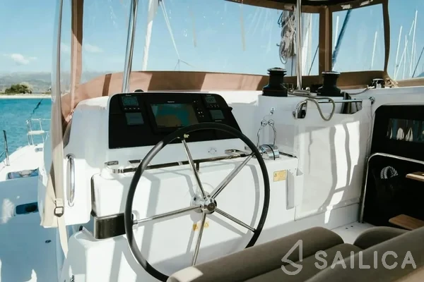 Lagoon 42 - Yacht Charter Sailica