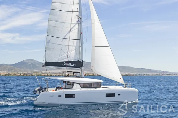 Lagoon 42 - Yacht Charter Sailica