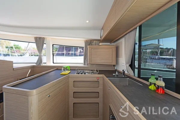 Lagoon 42 - Yacht Charter Sailica