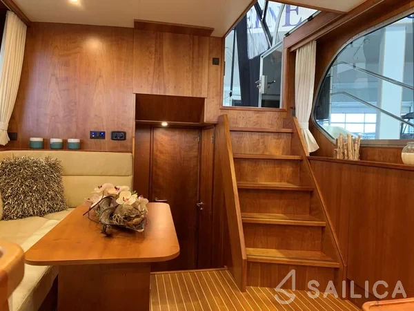 Succes 106 AC - Yacht Charter Sailica