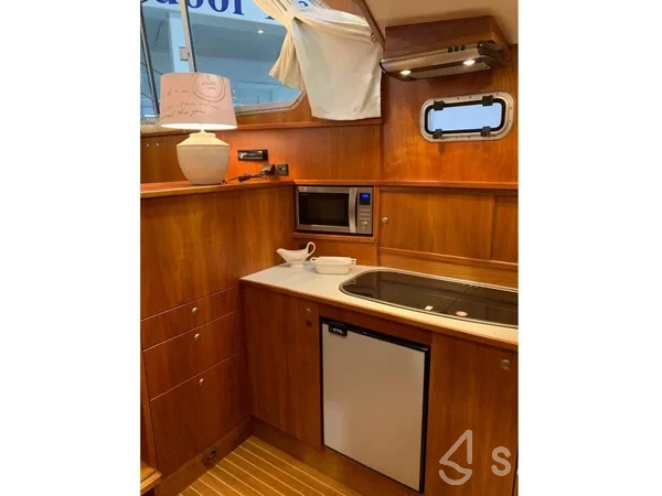 Succes 106 AC - Yacht Charter Sailica