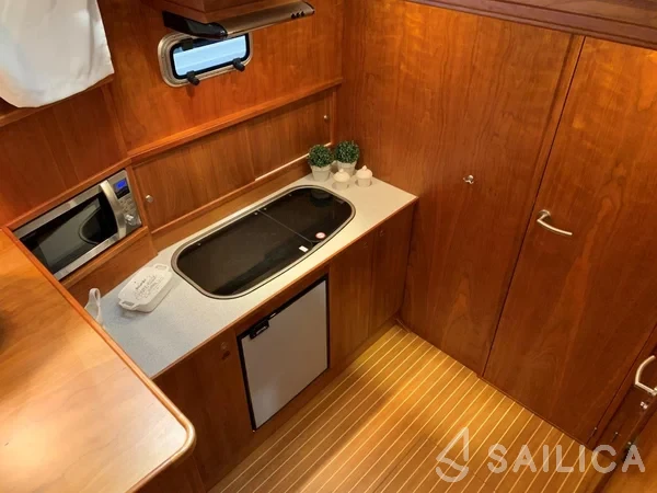 Succes 106 AC - Yacht Charter Sailica