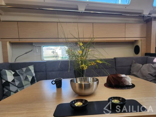 Hanse 418 - Yacht Charter Sailica