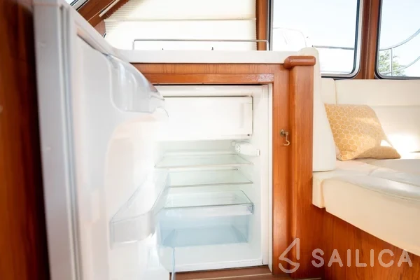 De Drait DeLuxe 42 - Yacht Charter Sailica