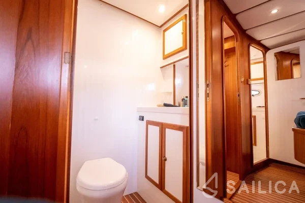 De Drait DeLuxe 42 - Yacht Charter Sailica