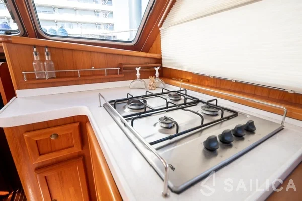 De Drait DeLuxe 42 - Yacht Charter Sailica