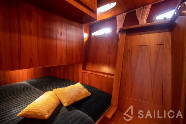 De Drait DeLuxe 42 - Yacht Charter Sailica