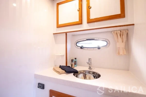 De Drait DeLuxe 42 - Yacht Charter Sailica