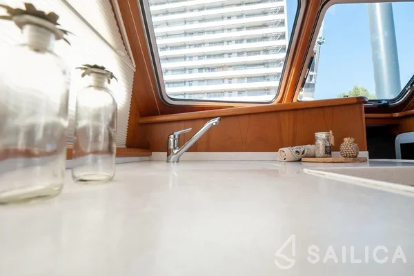 De Drait DeLuxe 42 - Yacht Charter Sailica