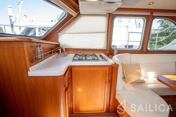 De Drait DeLuxe 42 - Yacht Charter Sailica