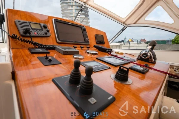 De Drait DeLuxe 42 - Yacht Charter Sailica